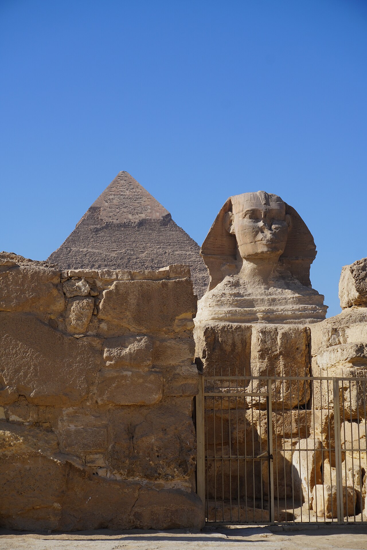 The hanging obelisk at the entrance